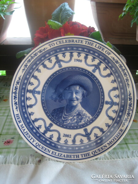 Queen Elizabeth, Wedgwood porcelain 22.3 cm