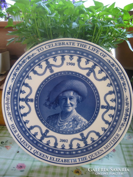 Erzsébet királynő  ,  Wedgwood  porcelán  22,3 cm