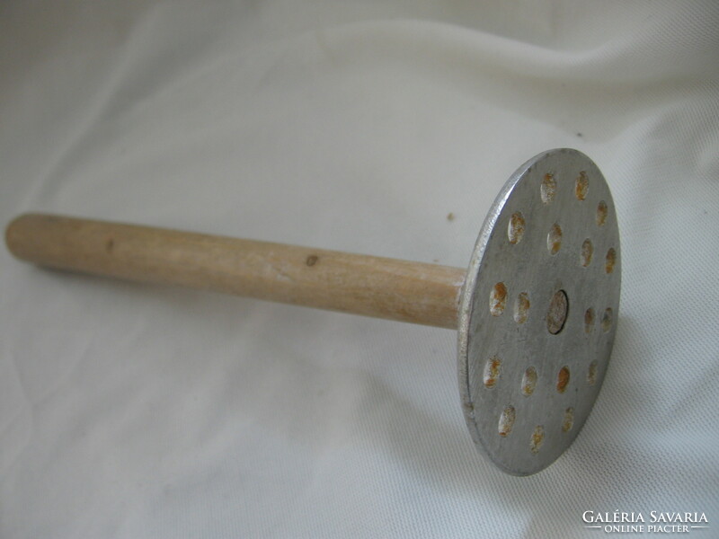 Retro aluminum potato press with potato crusher wooden handle