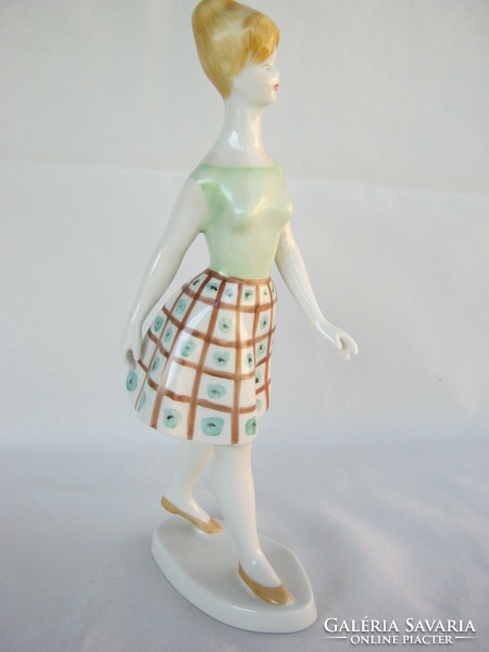 Retro ... Raven house porcelain figurine nipple girl in plaid skirt large size 25 cm