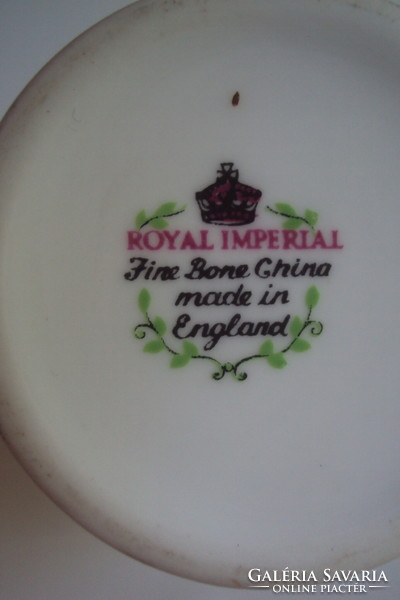 Royal Imperial,angol védjegyű,bordázott felületű,gazdag virágmintás,porcelán gyerekpohár.