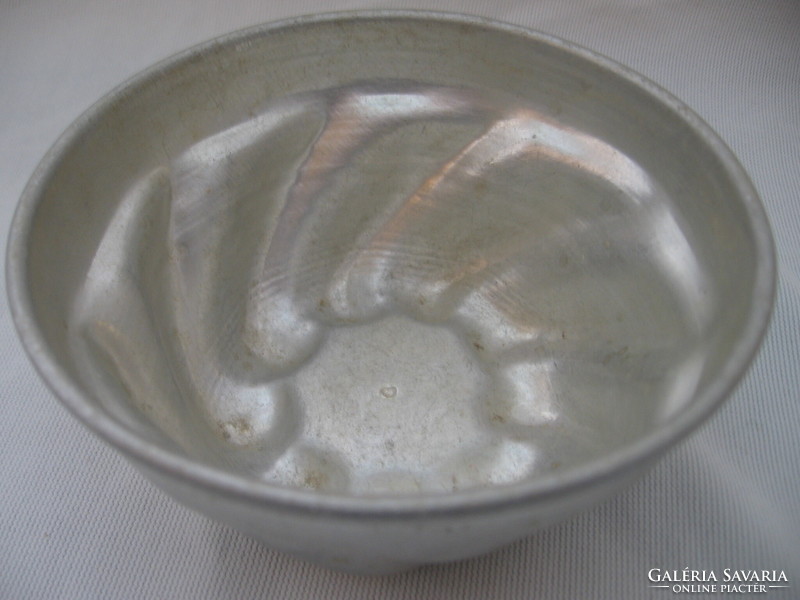 Kis régi alumínium kuglóf sütő, puding , aszpik forma