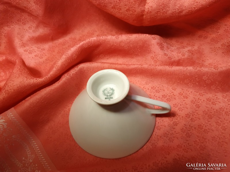 Gyönyörű porcelán csésze pótlásra