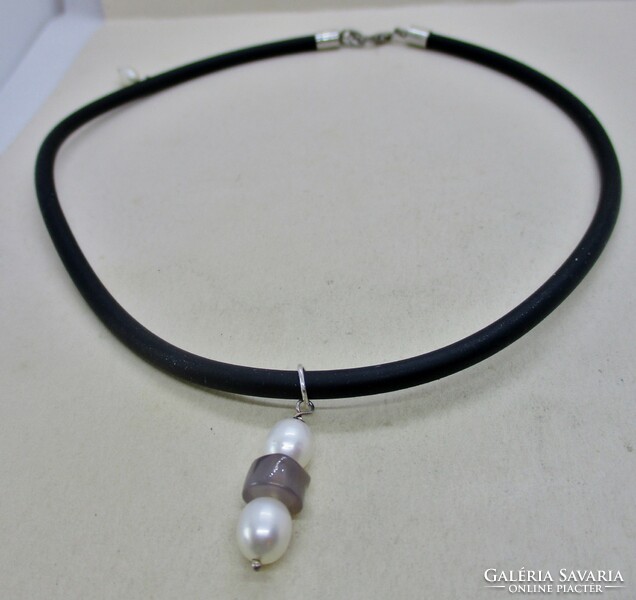 Beautiful real pearls and rubber silver necklace