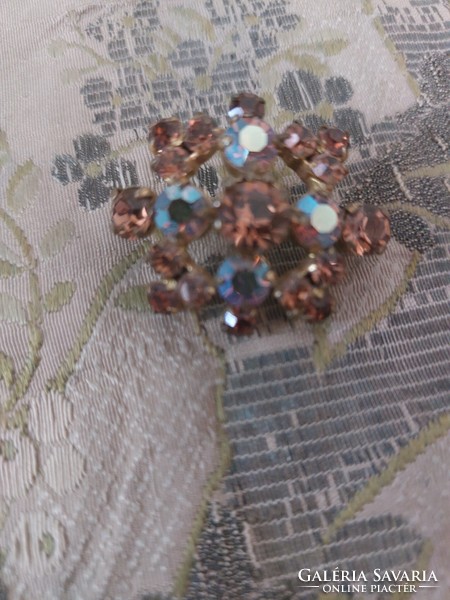 Gilded brooch with Aurora borealis stones