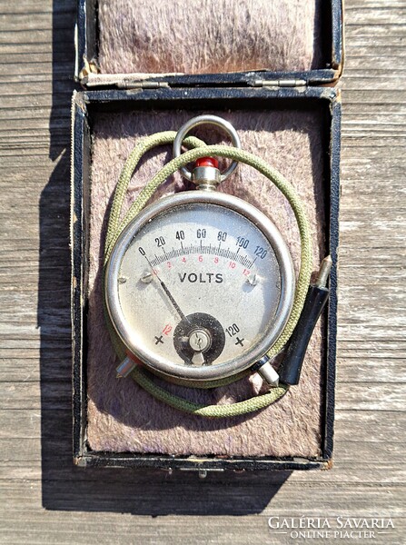 Old rotating magnet DC meter with 6v and 120v measuring range, in a box