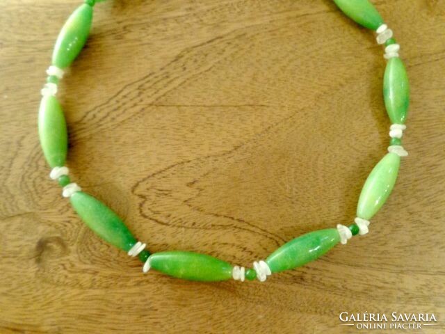 Green agate and moonstone necklace