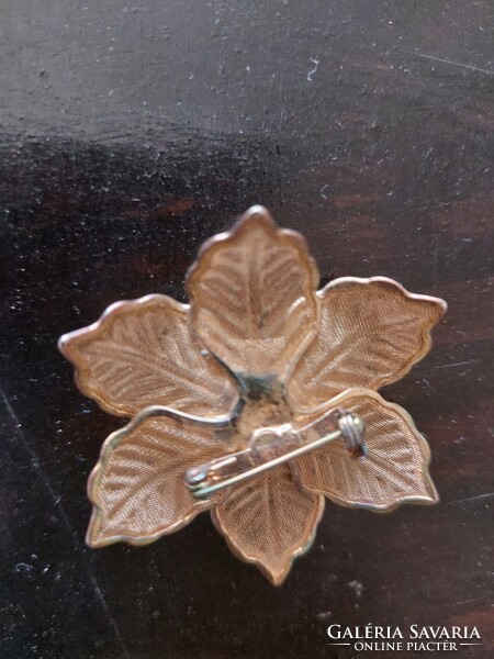 Gilded filigree brooch