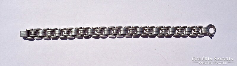 19,2 cm. hosszú, 1 cm. széles, 835-ös finomságú ezüst karlánc