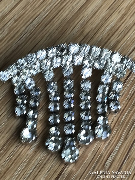 Brooch richly encrusted with crystals, 5 x 5 cm
