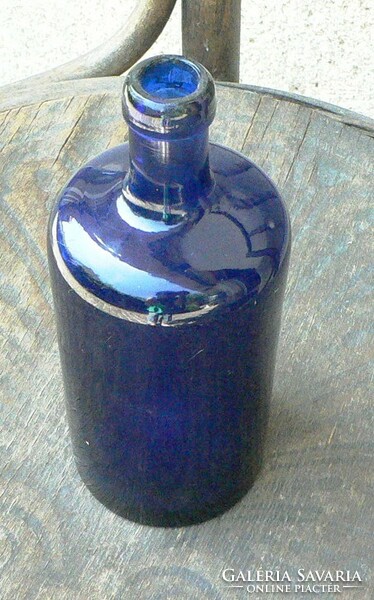 Antik kék vastagfalú üveg palack
