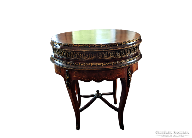 XIV. Lajos stílusú ovális asztalka
