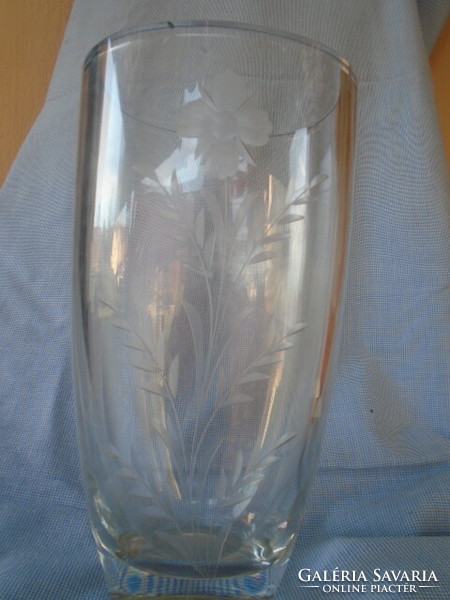 Kosta & boda signed a special glass exclusive vase very heavy about 1100 grams