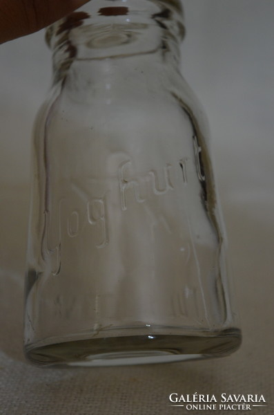 Yoghurtos üveg koronás címerrel ( 1938 )  ( DBZ 00125 )