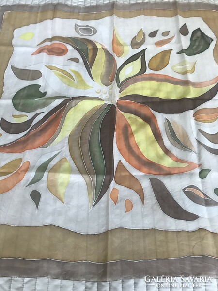 Kézzel festett selyemkendő finom pasztel színekkel, 87 x 85 cm