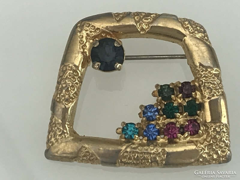 Gold-plated brooch with colored crystals, 3.5 x 3 cm