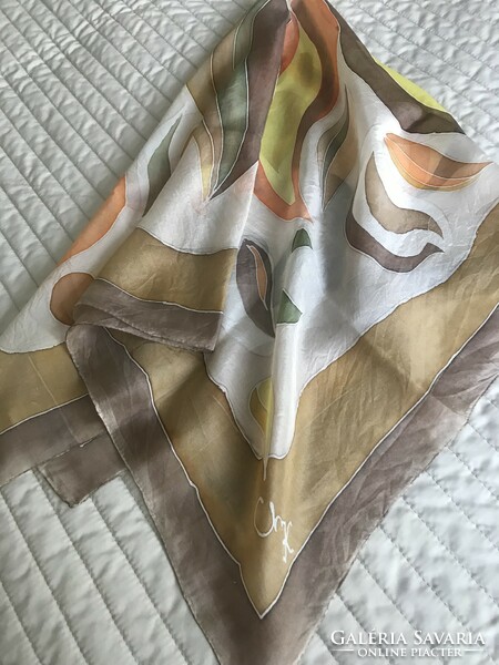 Kézzel festett selyemkendő finom pasztel színekkel, 87 x 85 cm