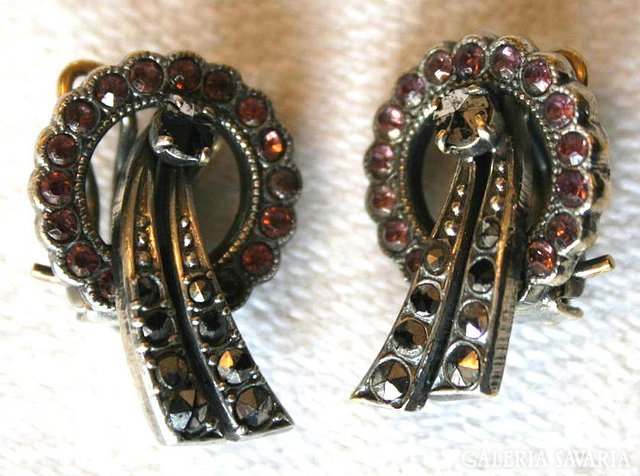 Pair of art deco marcasite and earplugs with glass stones