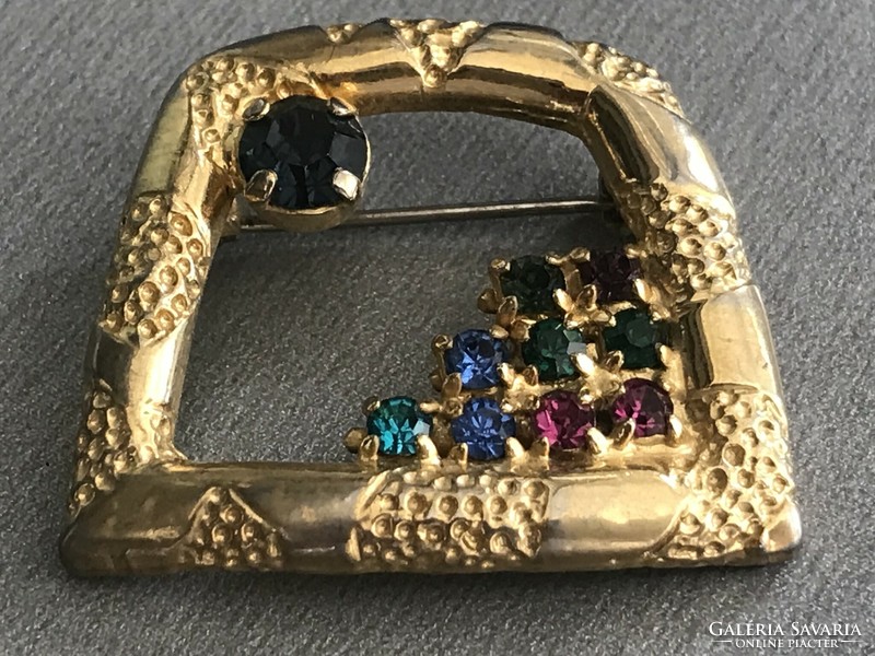 Gold-plated brooch with colored crystals, 3.5 x 3 cm