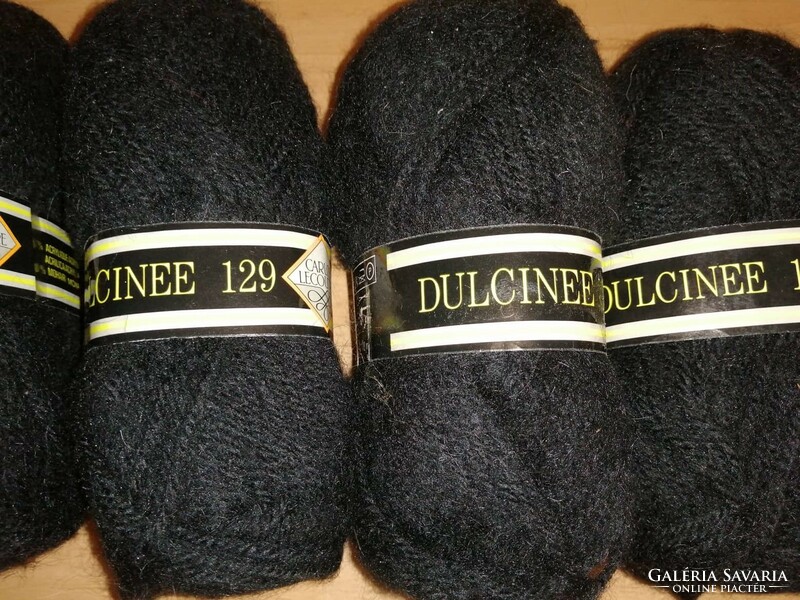 Black yarn 5 * 50 g