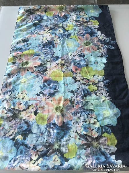 Floral scarf made of thin, soft material, 165 x 54 cm