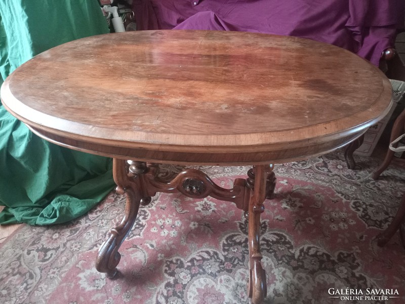 Fabulous hand-carved antique Viennese baroque oval table