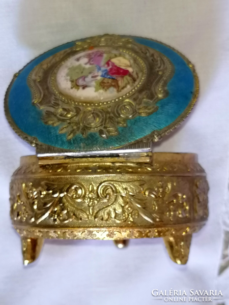 Beautiful old engagement ring box with porcelain insert