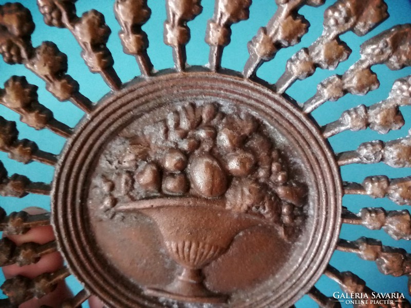 Metal plate with fruit basket, wall decoration
