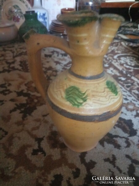 A very old folk art small jar! I discounted it !!