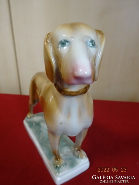 Zsolnay porcelán figura, a vizsla kutya hossza 19 cm.