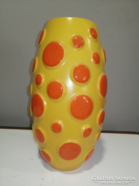 Art-deco retro yellow ceramic vase in beautiful condition. Negotiable!