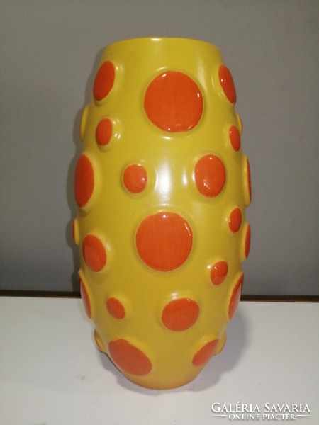 Art-deco retro yellow ceramic vase in beautiful condition. Negotiable!