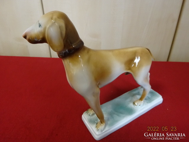 Zsolnay porcelán figura, a vizsla kutya hossza 19 cm.