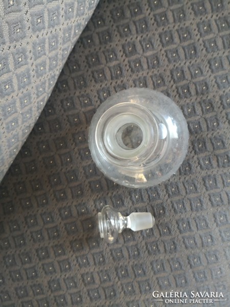 Bieder, szakított üveg butélia dugóval