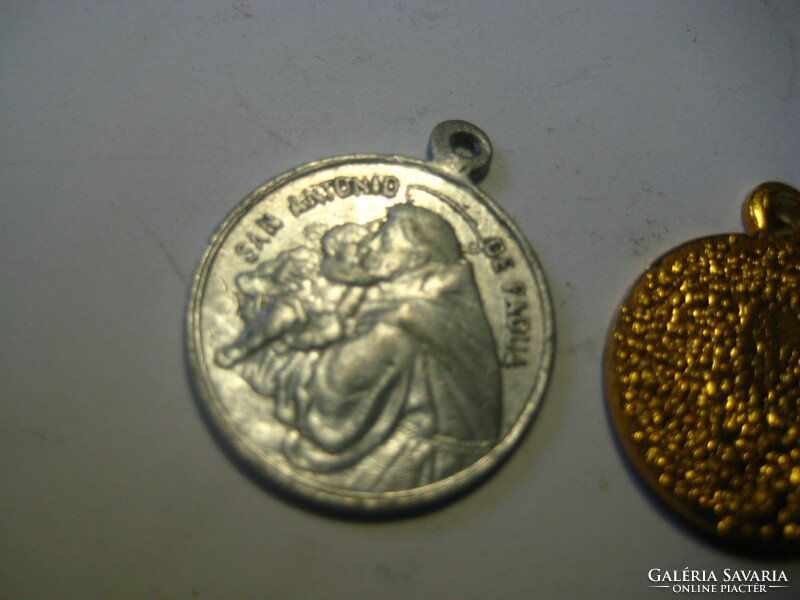 2 Catholic religious pendants, 16 and 20 mm Mary and Saint Antal