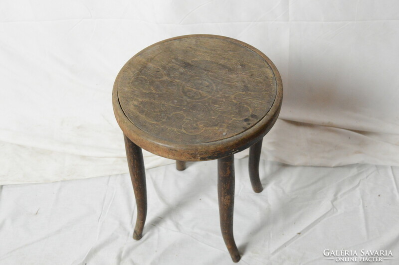 Antique thonet round table