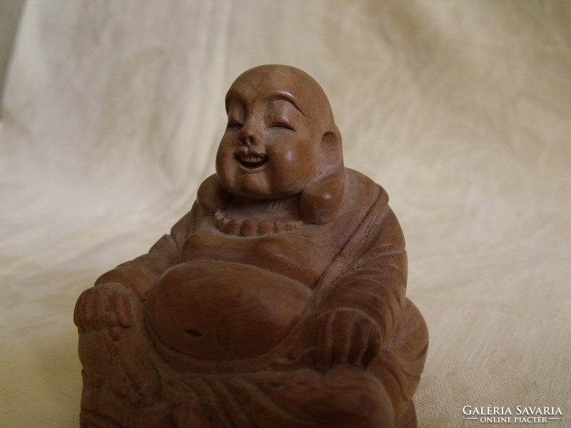 Buddha figura fából