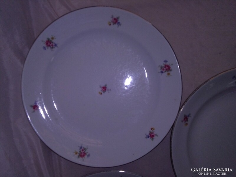 Five pieces of small floral zsolnay flat plate - together