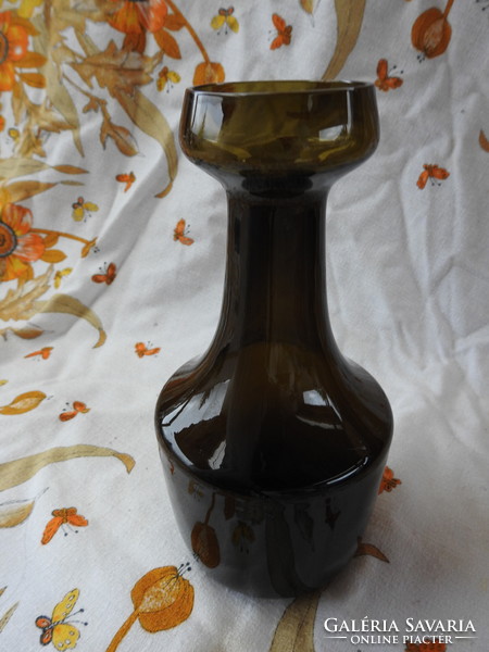 Barna szinű különleges üveg váza