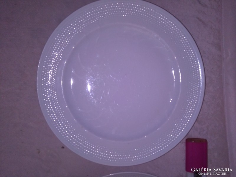 Két darab Alföldi porcelán lapos tányér - együtt - apró domború pöttyös minta