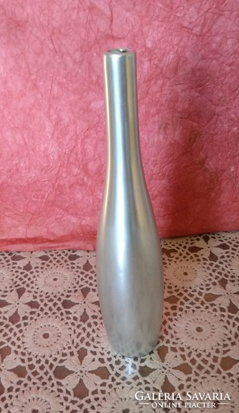 Silver vase, some metal, recommend!