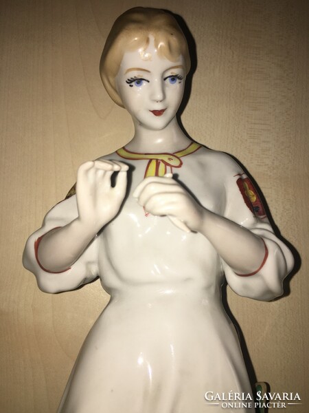 Polonne ZHK , Orosz porcelán hölgy.Magassága 30 cm.