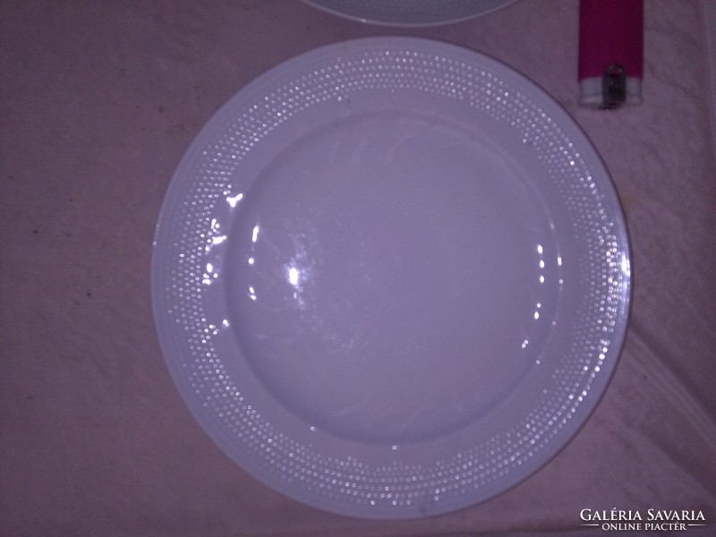 Két darab Alföldi porcelán lapos tányér - együtt - apró domború pöttyös minta