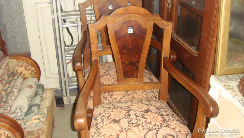 Karfás szék párban.5ox58x102-cm. A két db.50-000-ft.