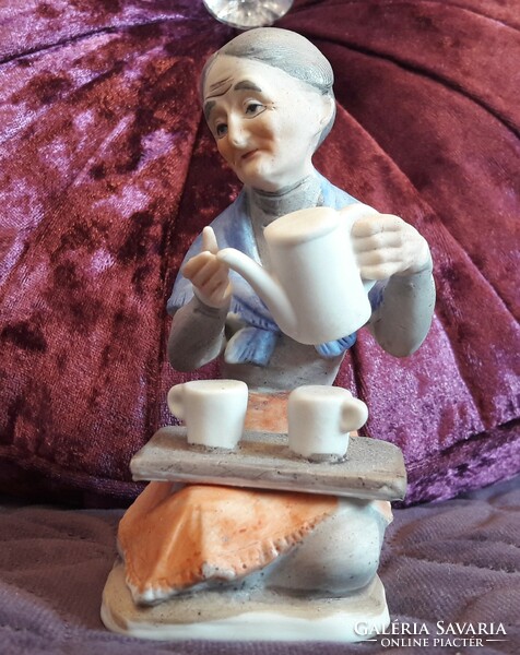 Old lady porcelain 2 (m2498)