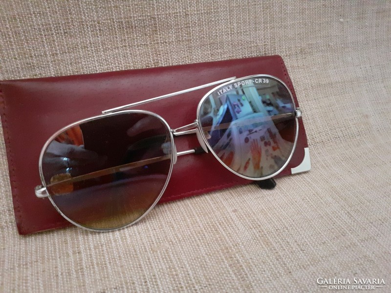 Retro aircraft shaped sunglasses with glass lenses in leather case
