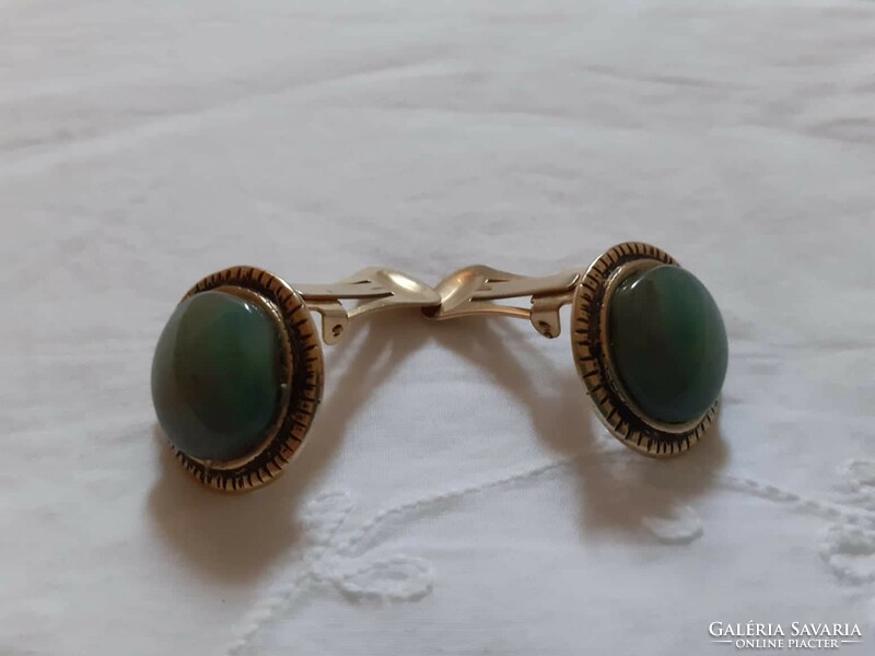 With old aventurine ??? Decorated copper ??? Ear clip