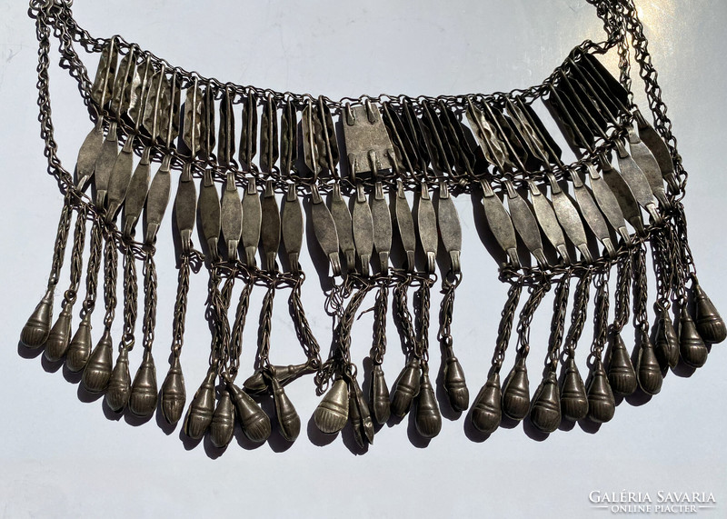 Régi,türkmenisztáni ezüst nyakék karneol kövekkel.