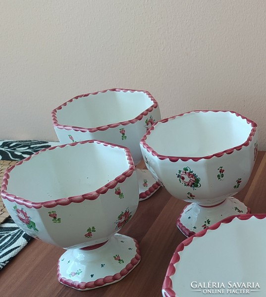 3 darabos Gmundner Keramik kézzel díszített, virágos, kehely/talpas pohár szett
