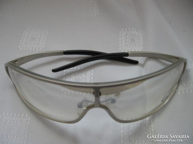 Újszerű sport szemüveg